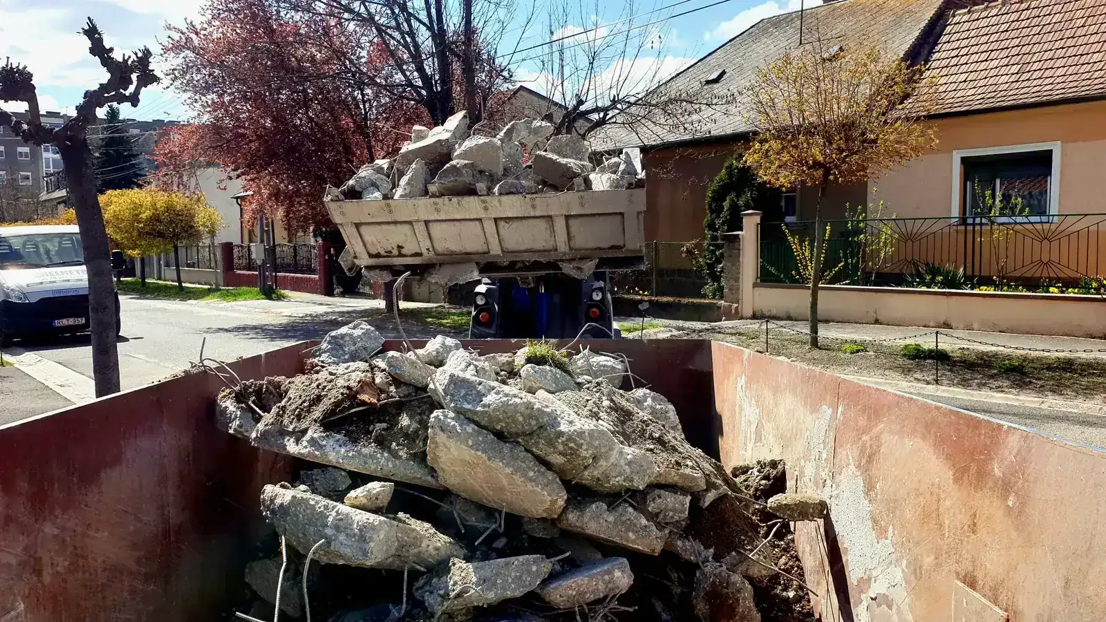 Konténer rendelés és rakodás