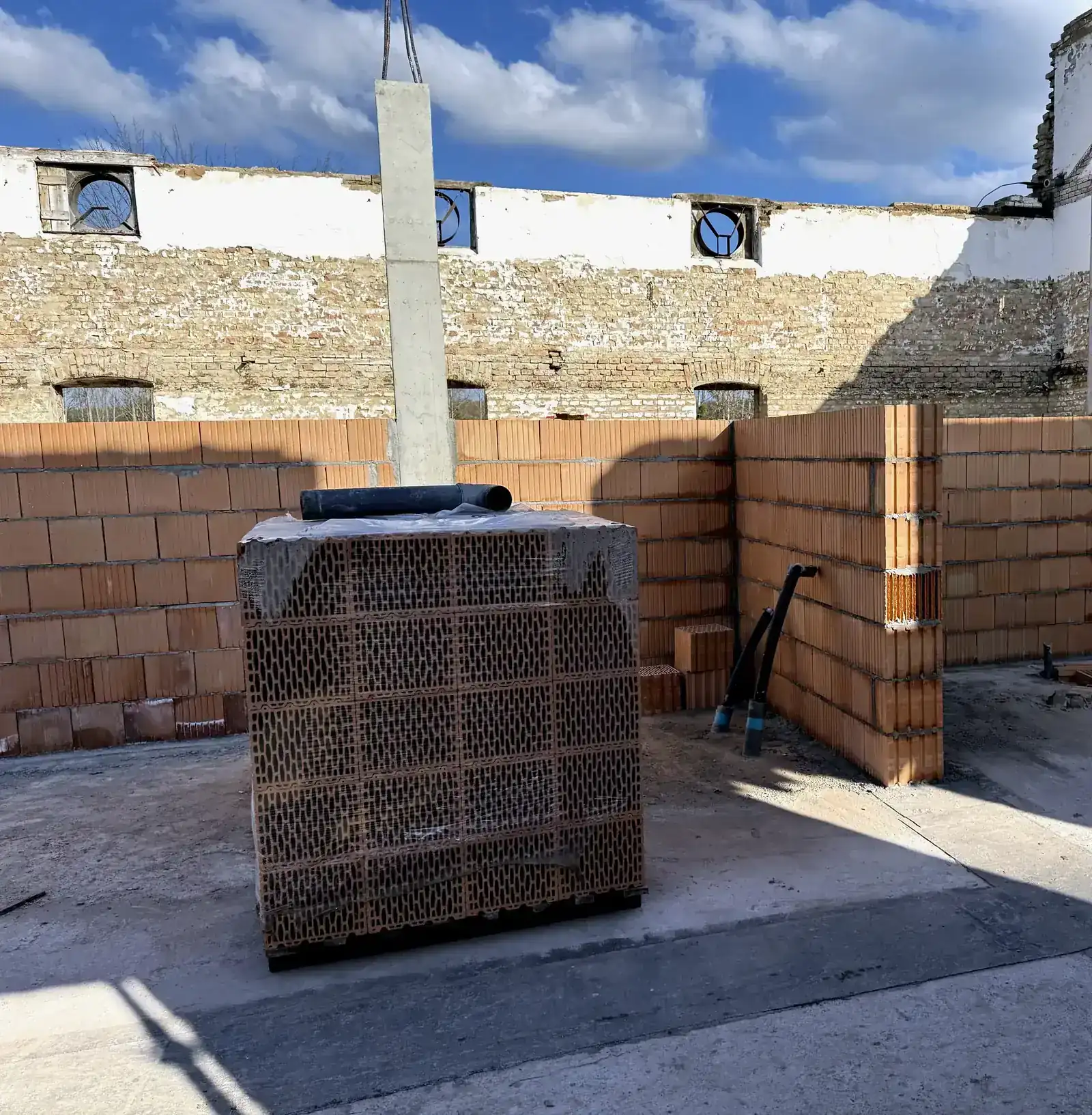 8290. Főfalazás felújítás során