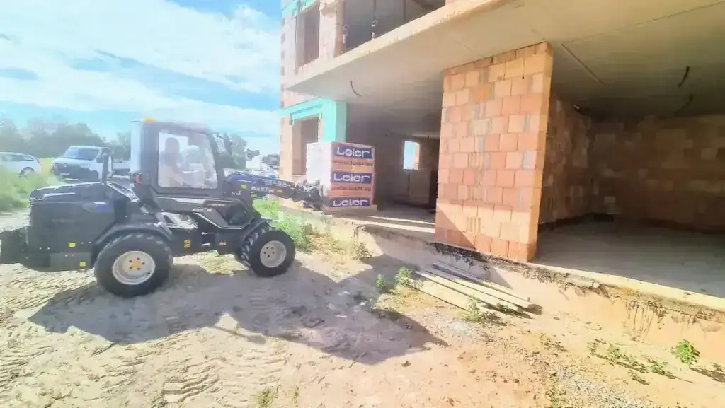 Raklapos anyag mozgatása helyszínen